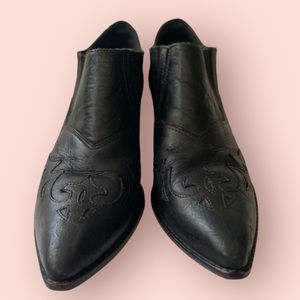 Circle S leather cowboy ankle booties black 8